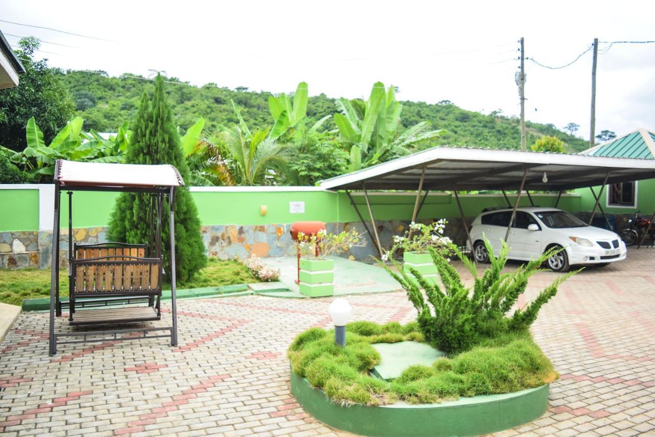 3A'S Guest House Akosombo Esterno foto