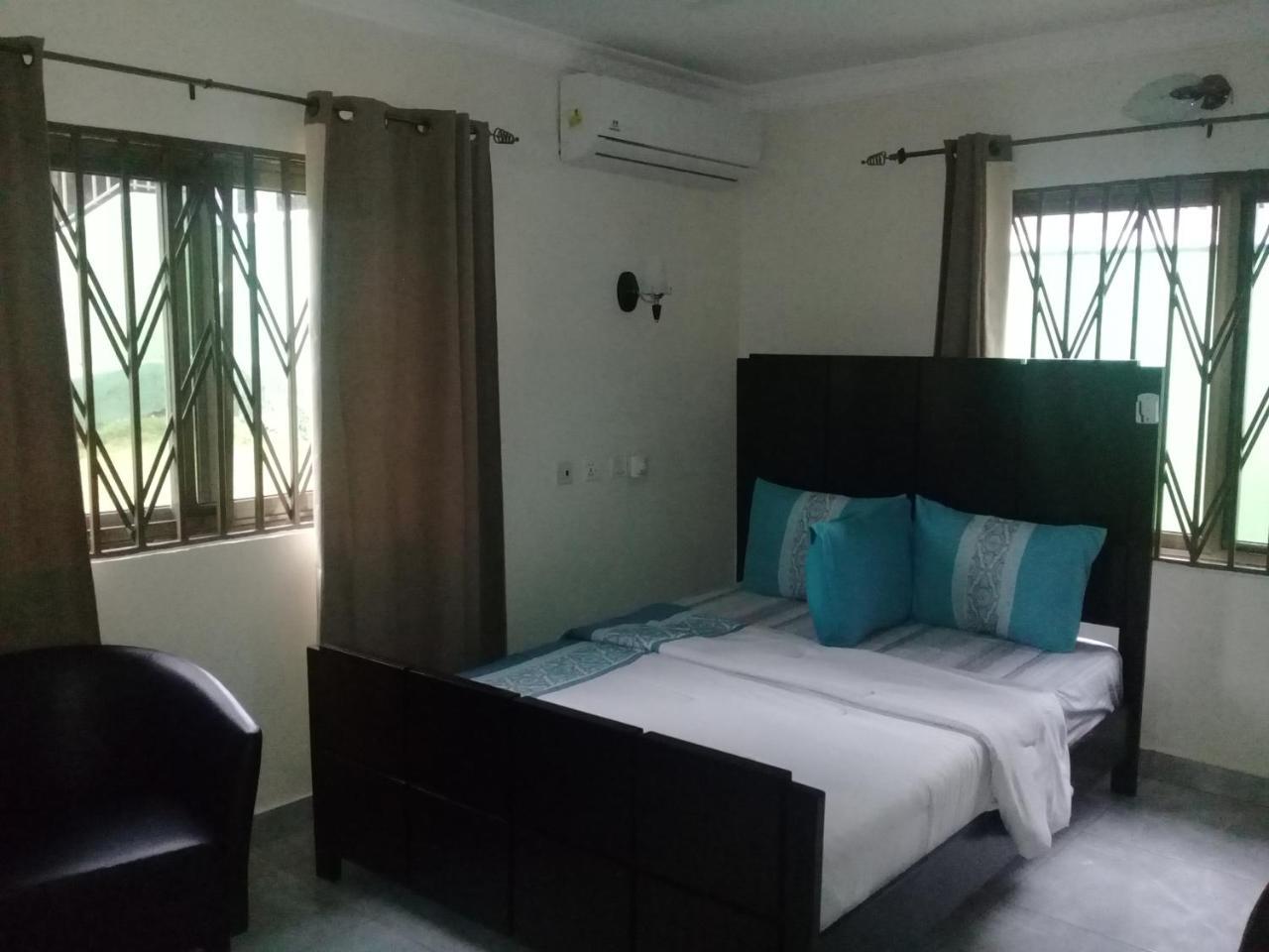 3A'S Guest House Akosombo Esterno foto