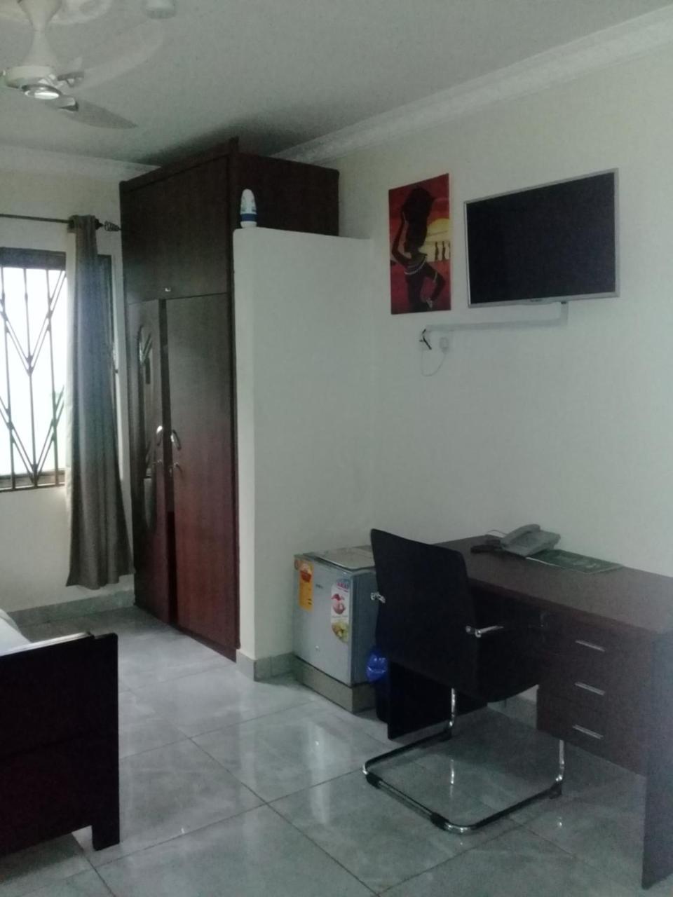 3A'S Guest House Akosombo Esterno foto