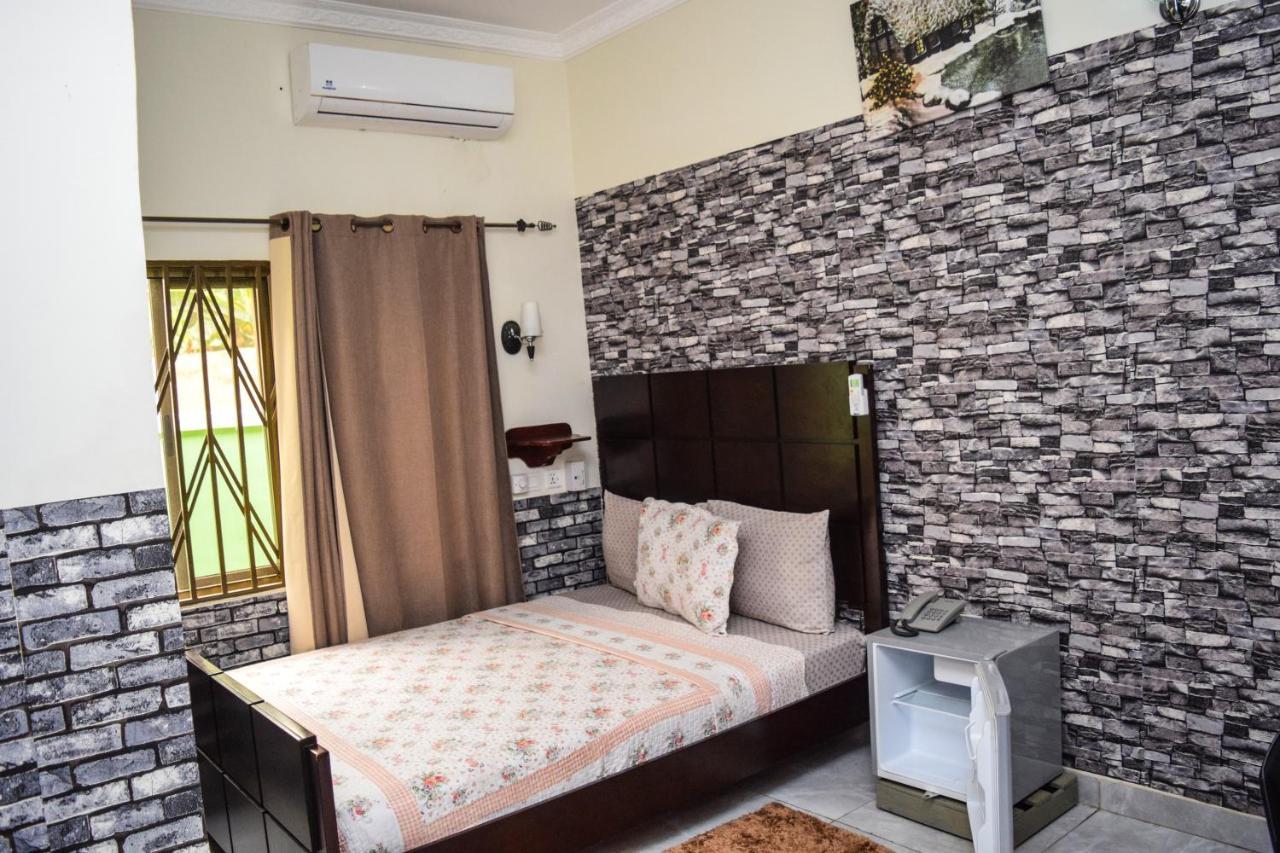 3A'S Guest House Akosombo Esterno foto