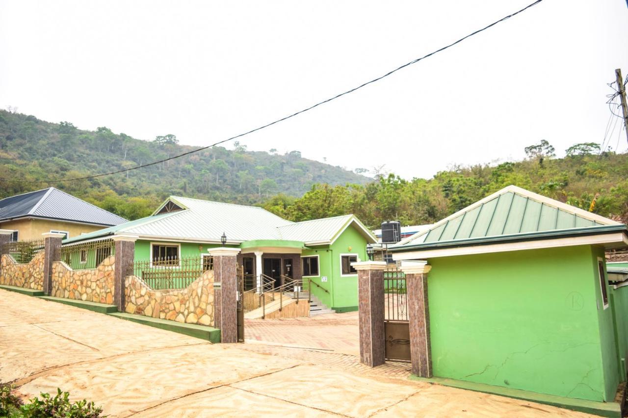 3A'S Guest House Akosombo Esterno foto