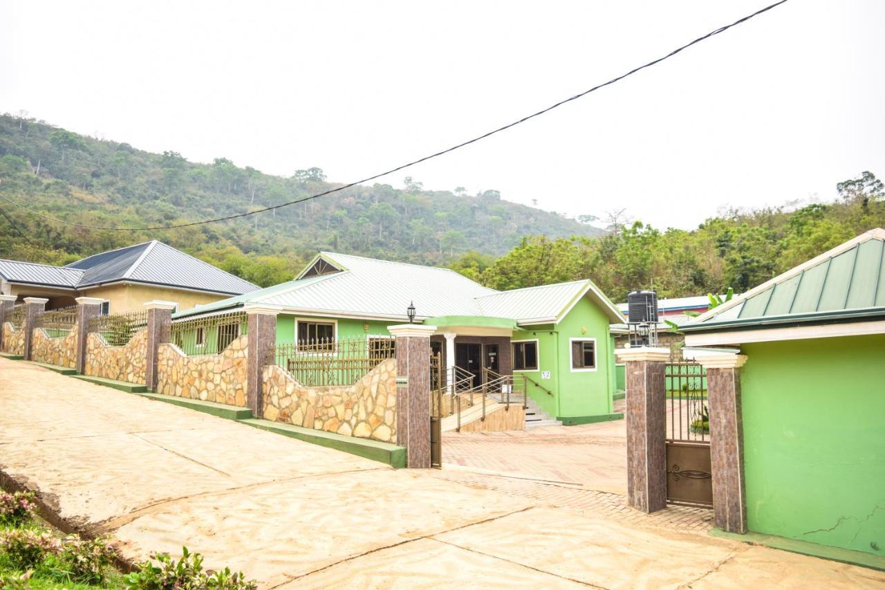 3A'S Guest House Akosombo Esterno foto