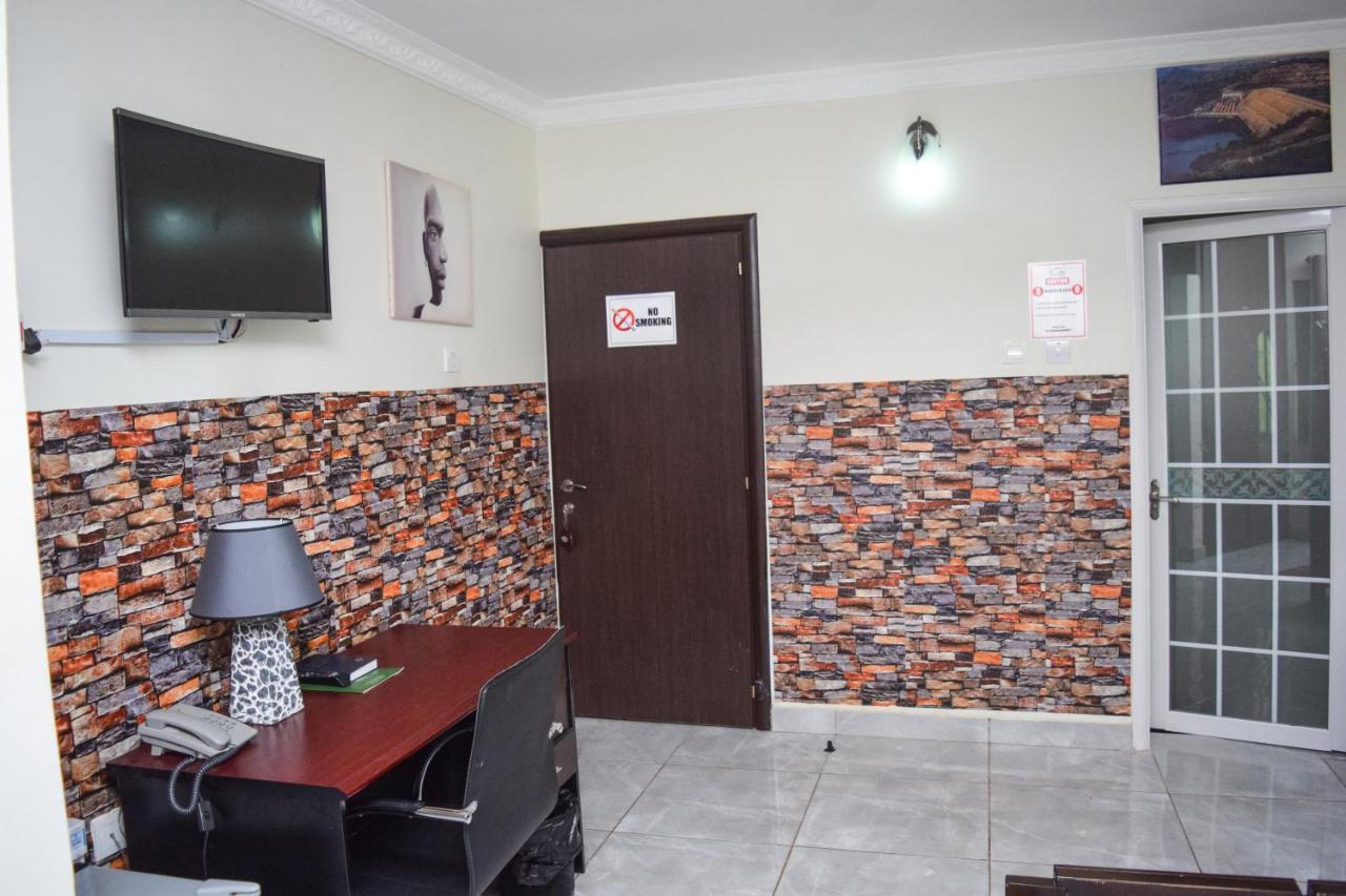 3A'S Guest House Akosombo Esterno foto
